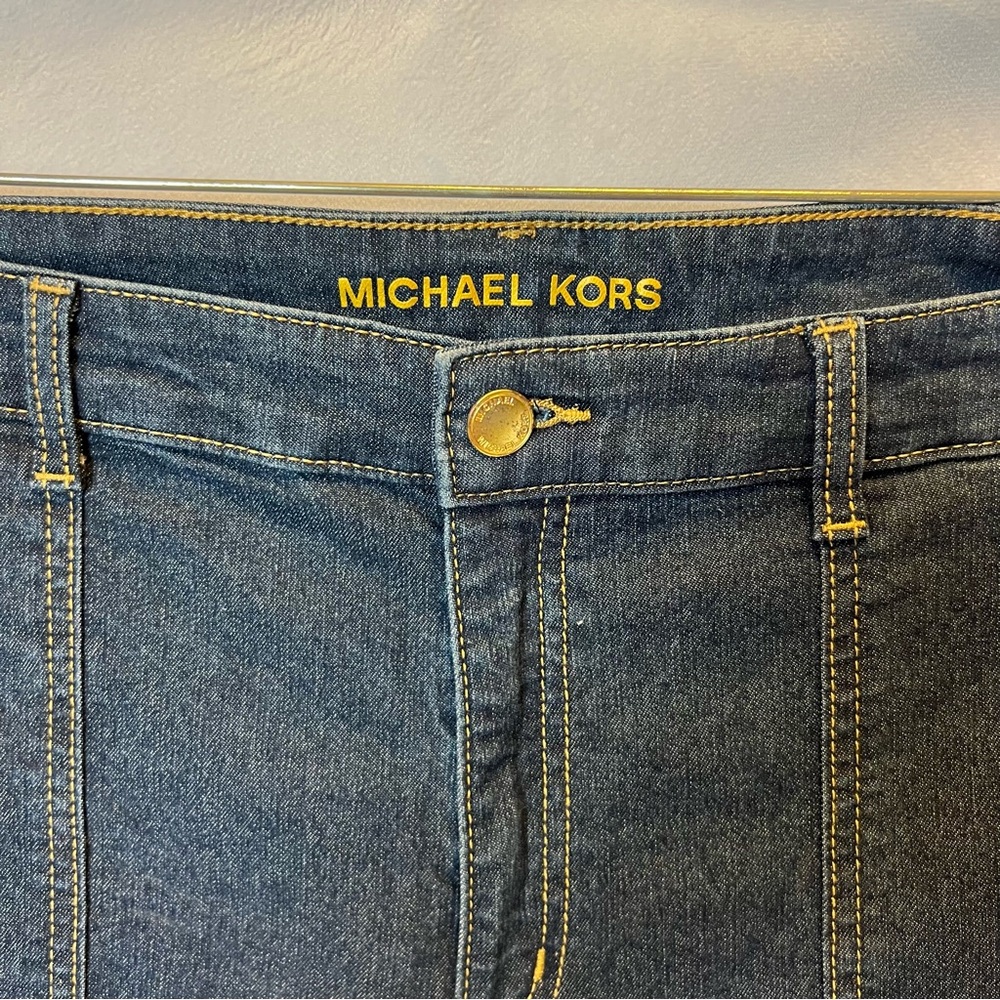 MICHAEL KORS Women's Jeans. Dark Wash Utility Style - Picture 4 of 11
